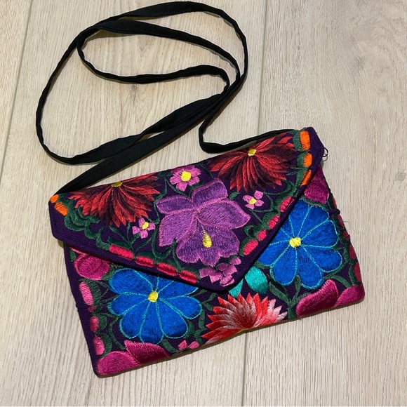 Floral embroidered clutch crossbody purse - Picture 3 of 9